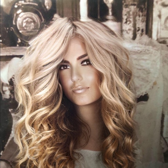 Meet your Posher, Karoline - Picture 1 of 1